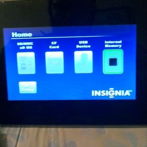 Insignia digital photo frame